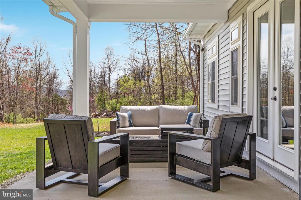 8189 SUMMERFIELD HILLS DR, WARRENTON, Virginia 20186, 5 Bedrooms Bedrooms, ,4 BathroomsBathrooms,Residential,8189 SUMMERFIELD HILLS DR,VAFQ2021482 MLS # VAFQ2021482