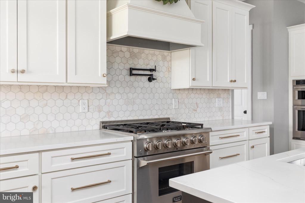 8189 SUMMERFIELD HILLS DR, WARRENTON, Virginia 20186, 5 Bedrooms Bedrooms, ,4 BathroomsBathrooms,Residential,8189 SUMMERFIELD HILLS DR,VAFQ2021482 MLS # VAFQ2021482