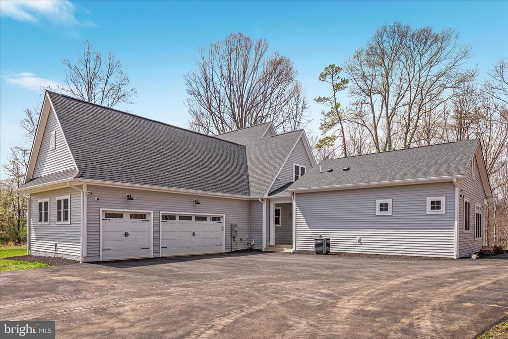 8189 SUMMERFIELD HILLS DR, WARRENTON, Virginia 20186, 5 Bedrooms Bedrooms, ,4 BathroomsBathrooms,Residential,8189 SUMMERFIELD HILLS DR,VAFQ2021482 MLS # VAFQ2021482