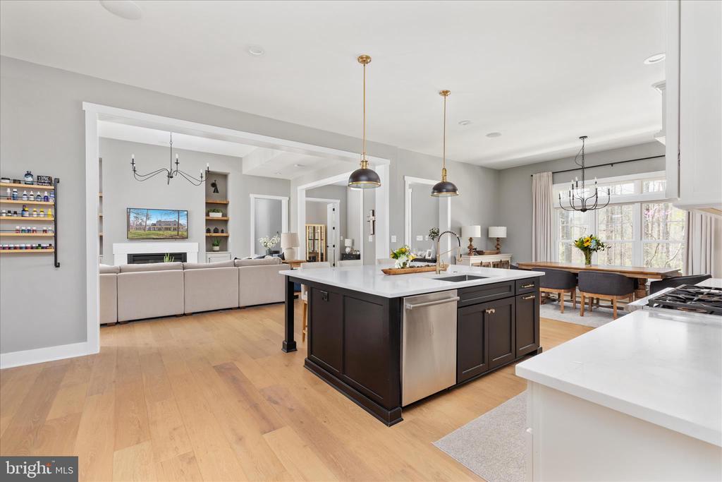 8189 SUMMERFIELD HILLS DR, WARRENTON, Virginia 20186, 5 Bedrooms Bedrooms, ,4 BathroomsBathrooms,Residential,8189 SUMMERFIELD HILLS DR,VAFQ2021482 MLS # VAFQ2021482