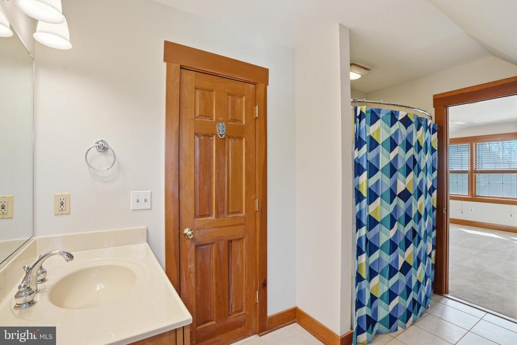 9571 FOXVILLE RD, WARRENTON, Virginia 20186, 5 Bedrooms Bedrooms, ,4 BathroomsBathrooms,Residential,9571 FOXVILLE RD,VAFQ2021510 MLS # VAFQ2021510