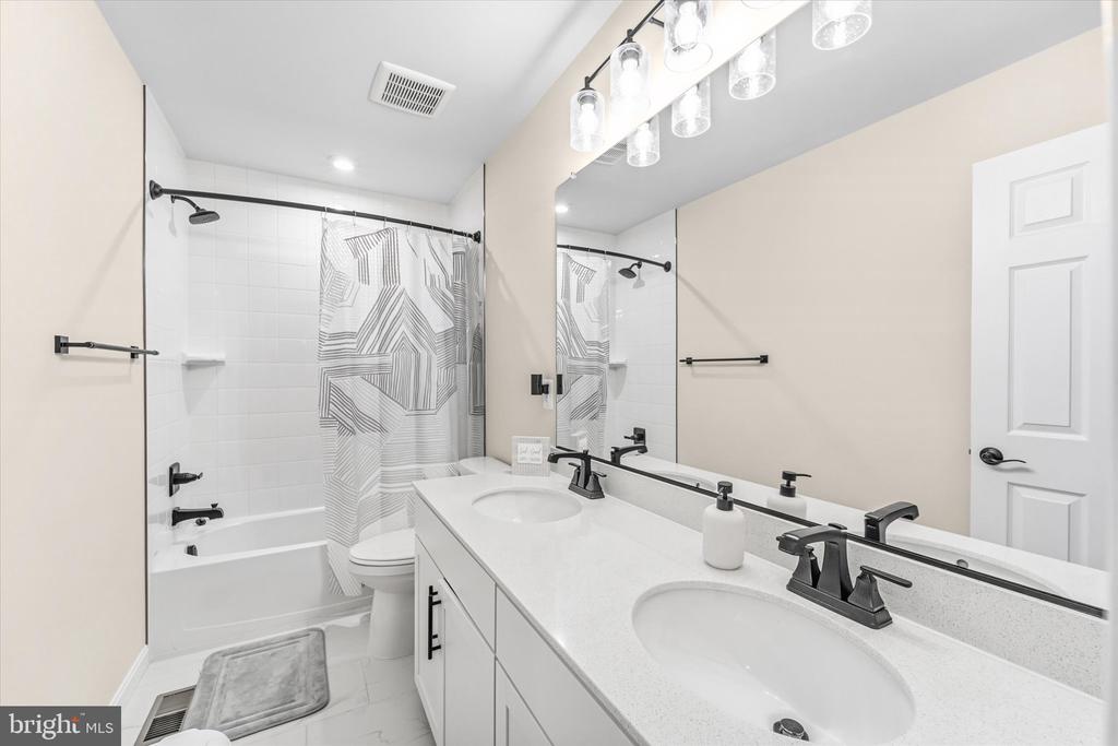 5024 GRAY FOX, BEALETON, Virginia, 5 Bedrooms Bedrooms, ,3 BathroomsBathrooms,Residential,5024 GRAY FOX,VAFQ2021460 MLS # VAFQ2021460