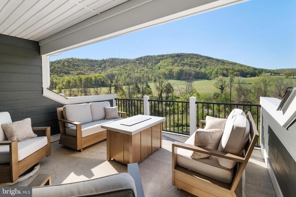 5045 MARY JACKSON CT, CHARLOTTESVILLE, Virginia 22903, 3 Bedrooms Bedrooms, ,2 BathroomsBathrooms,Residential,The Holly I - Interior Unit,5045 MARY JACKSON CT,VAAB2001204 MLS # VAAB2001204