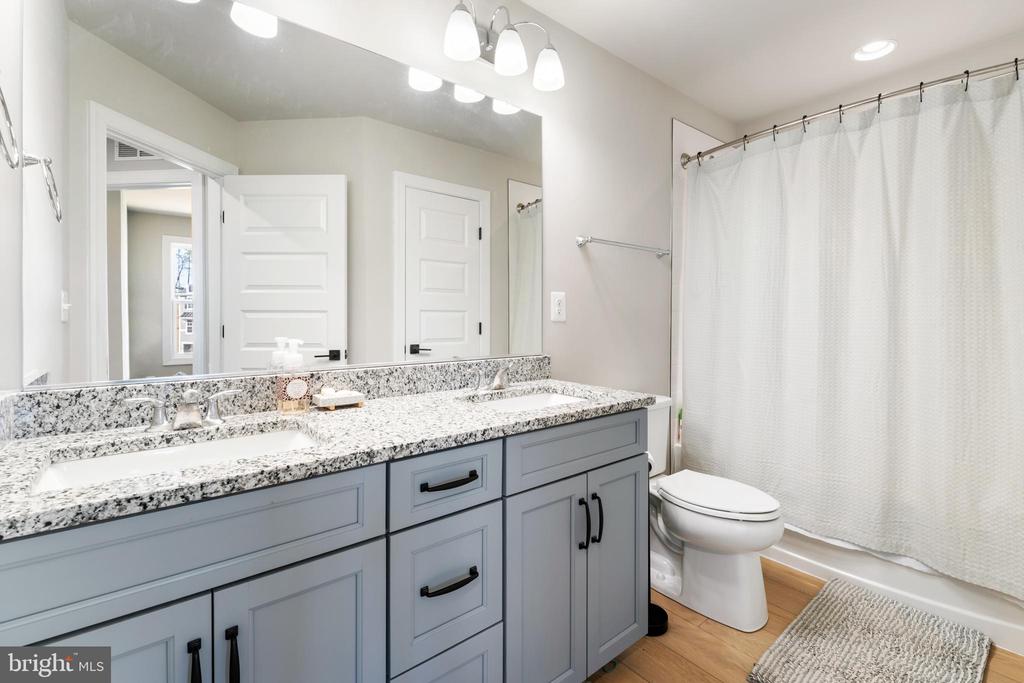 5045 MARY JACKSON CT, CHARLOTTESVILLE, Virginia 22903, 3 Bedrooms Bedrooms, ,2 BathroomsBathrooms,Residential,The Holly I - Interior Unit,5045 MARY JACKSON CT,VAAB2001204 MLS # VAAB2001204