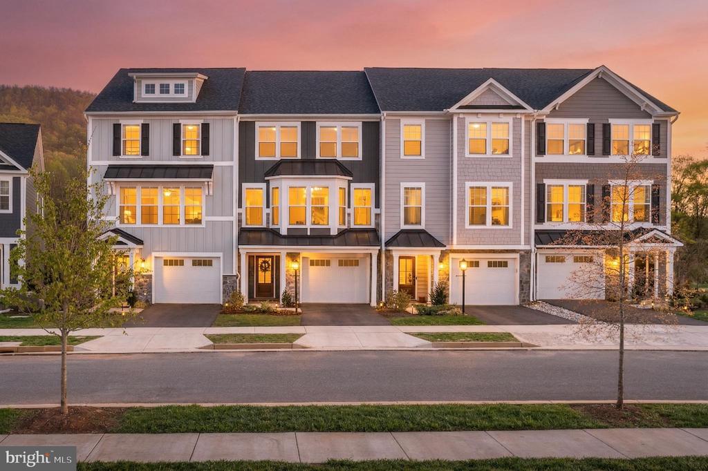 5045 MARY JACKSON CT, CHARLOTTESVILLE, Virginia 22903, 3 Bedrooms Bedrooms, ,2 BathroomsBathrooms,Residential,The Holly I - Interior Unit,5045 MARY JACKSON CT,VAAB2001204 MLS # VAAB2001204