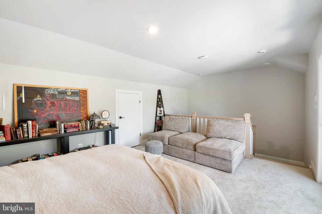 5045 MARY JACKSON CT, CHARLOTTESVILLE, Virginia 22903, 3 Bedrooms Bedrooms, ,2 BathroomsBathrooms,Residential,The Holly I - Interior Unit,5045 MARY JACKSON CT,VAAB2001204 MLS # VAAB2001204