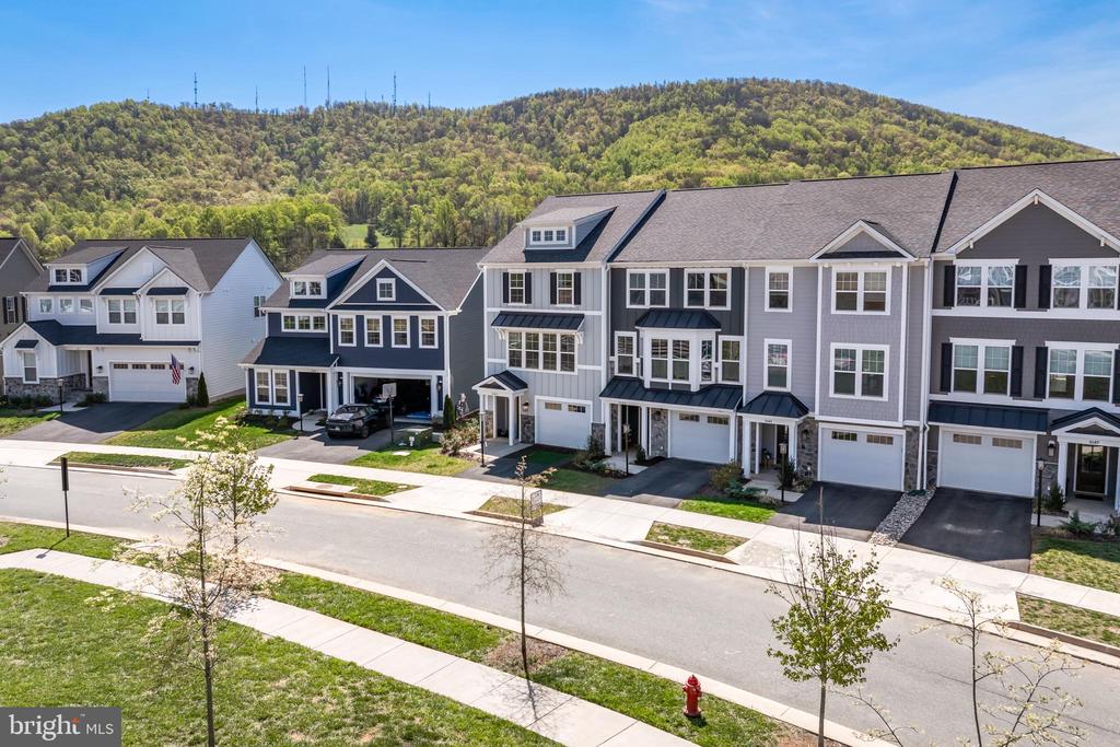 5045 MARY JACKSON CT, CHARLOTTESVILLE, Virginia 22903, 3 Bedrooms Bedrooms, ,2 BathroomsBathrooms,Residential,The Holly I - Interior Unit,5045 MARY JACKSON CT,VAAB2001204 MLS # VAAB2001204