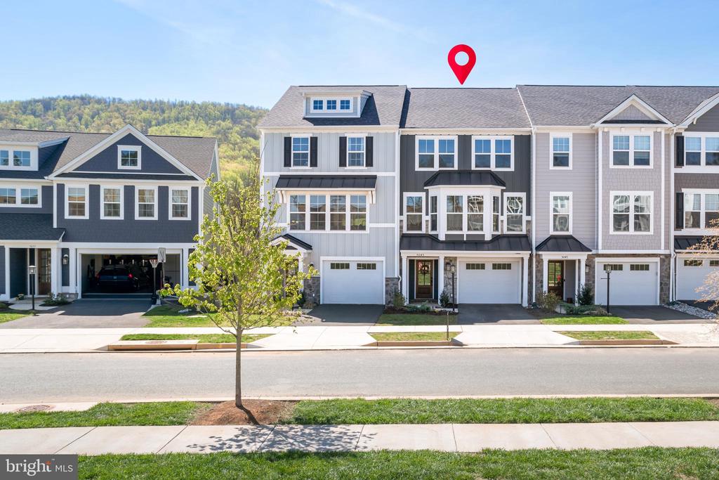 5045 MARY JACKSON CT, CHARLOTTESVILLE, Virginia 22903, 3 Bedrooms Bedrooms, ,2 BathroomsBathrooms,Residential,The Holly I - Interior Unit,5045 MARY JACKSON CT,VAAB2001204 MLS # VAAB2001204