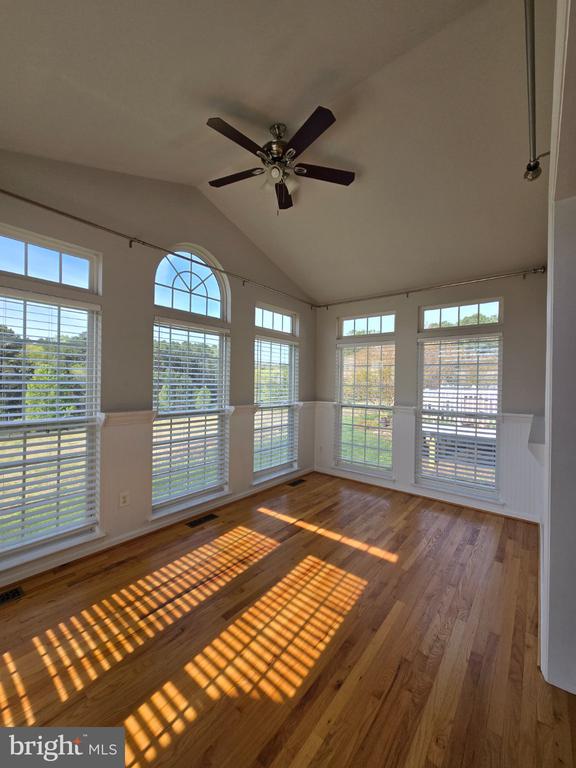 5104 SEWELLS POINTE DR, FREDERICKSBURG, Virginia 22407, 5 Bedrooms Bedrooms, ,4 BathroomsBathrooms,Residential,5104 SEWELLS POINTE DR,VASP2041002 MLS # VASP2041002