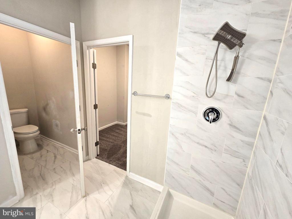 5104 SEWELLS POINTE DR, FREDERICKSBURG, Virginia 22407, 5 Bedrooms Bedrooms, ,4 BathroomsBathrooms,Residential,5104 SEWELLS POINTE DR,VASP2041002 MLS # VASP2041002