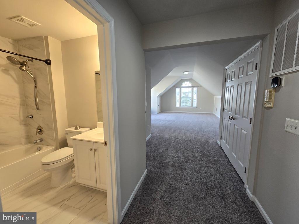 5104 SEWELLS POINTE DR, FREDERICKSBURG, Virginia 22407, 5 Bedrooms Bedrooms, ,4 BathroomsBathrooms,Residential,5104 SEWELLS POINTE DR,VASP2041002 MLS # VASP2041002