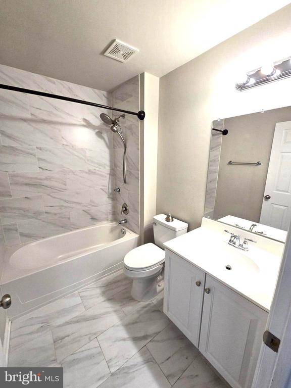 5104 SEWELLS POINTE DR, FREDERICKSBURG, Virginia 22407, 5 Bedrooms Bedrooms, ,4 BathroomsBathrooms,Residential,5104 SEWELLS POINTE DR,VASP2041002 MLS # VASP2041002