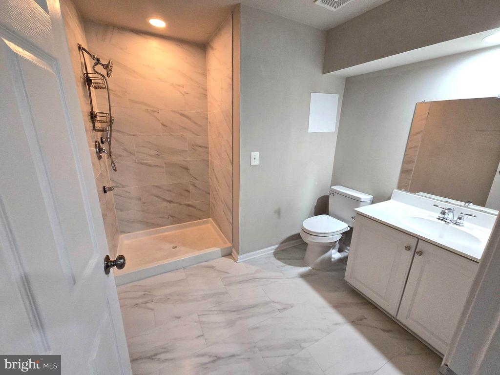 5104 SEWELLS POINTE DR, FREDERICKSBURG, Virginia 22407, 5 Bedrooms Bedrooms, ,4 BathroomsBathrooms,Residential,5104 SEWELLS POINTE DR,VASP2041002 MLS # VASP2041002