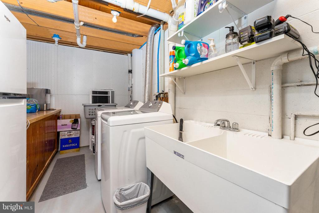 103 HILLSIDE DR, LOCUST GROVE, Virginia 22508, 4 Bedrooms Bedrooms, ,3 BathroomsBathrooms,Residential,103 HILLSIDE DR,VAOR2013834 MLS # VAOR2013834