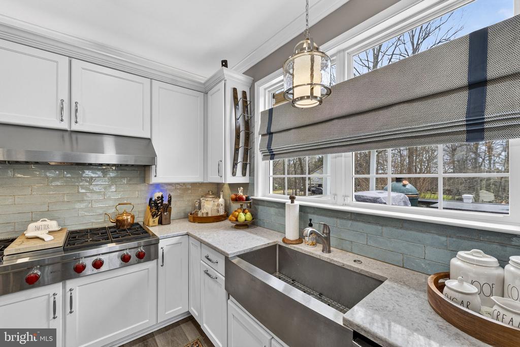 6165 MINT SPRINGS DR, WARRENTON, Virginia, 5 Bedrooms Bedrooms, ,4 BathroomsBathrooms,Residential,6165 MINT SPRINGS DR,VAFQ2021328 MLS # VAFQ2021328