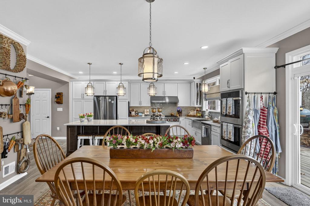 6165 MINT SPRINGS DR, WARRENTON, Virginia, 5 Bedrooms Bedrooms, ,4 BathroomsBathrooms,Residential,6165 MINT SPRINGS DR,VAFQ2021328 MLS # VAFQ2021328