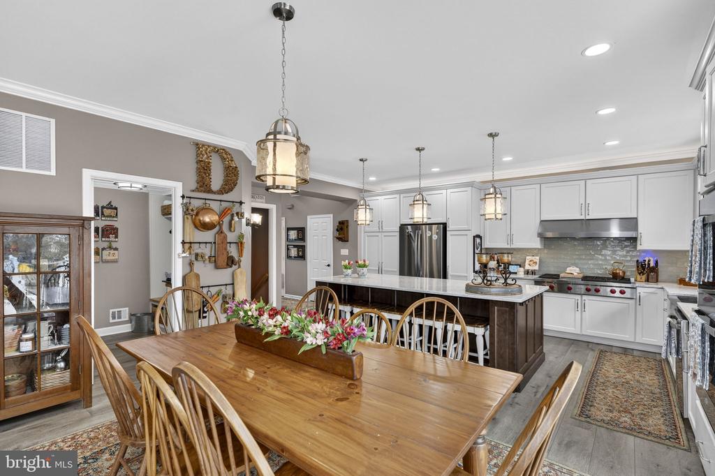 6165 MINT SPRINGS DR, WARRENTON, Virginia, 5 Bedrooms Bedrooms, ,4 BathroomsBathrooms,Residential,6165 MINT SPRINGS DR,VAFQ2021328 MLS # VAFQ2021328