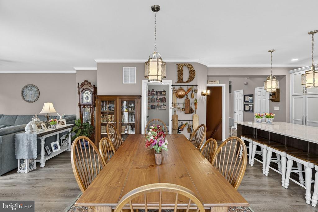 6165 MINT SPRINGS DR, WARRENTON, Virginia, 5 Bedrooms Bedrooms, ,4 BathroomsBathrooms,Residential,6165 MINT SPRINGS DR,VAFQ2021328 MLS # VAFQ2021328