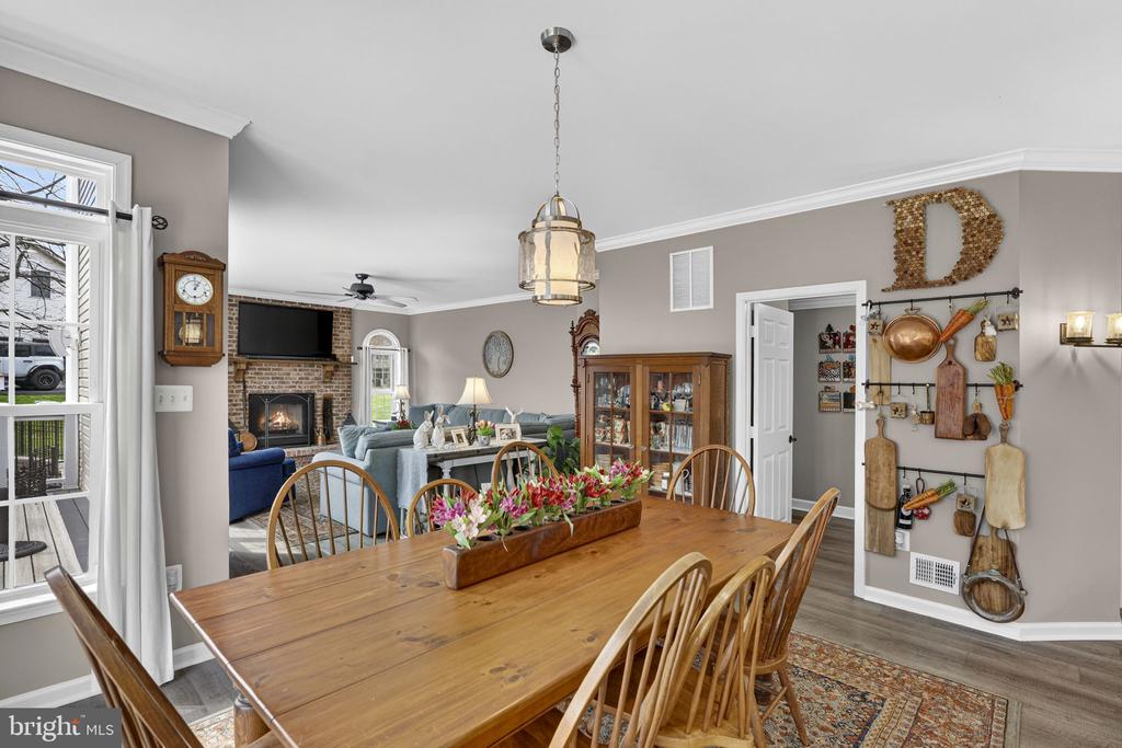 6165 MINT SPRINGS DR, WARRENTON, Virginia, 5 Bedrooms Bedrooms, ,4 BathroomsBathrooms,Residential,6165 MINT SPRINGS DR,VAFQ2021328 MLS # VAFQ2021328