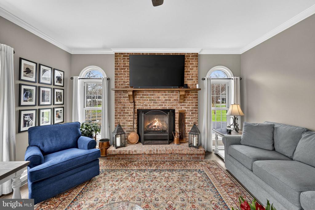 6165 MINT SPRINGS DR, WARRENTON, Virginia, 5 Bedrooms Bedrooms, ,4 BathroomsBathrooms,Residential,6165 MINT SPRINGS DR,VAFQ2021328 MLS # VAFQ2021328