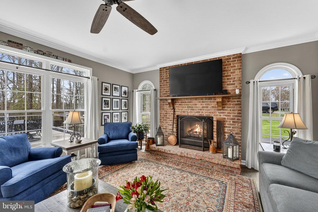 6165 MINT SPRINGS DR, WARRENTON, Virginia, 5 Bedrooms Bedrooms, ,4 BathroomsBathrooms,Residential,6165 MINT SPRINGS DR,VAFQ2021328 MLS # VAFQ2021328