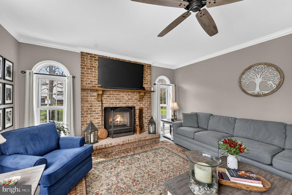 6165 MINT SPRINGS DR, WARRENTON, Virginia, 5 Bedrooms Bedrooms, ,4 BathroomsBathrooms,Residential,6165 MINT SPRINGS DR,VAFQ2021328 MLS # VAFQ2021328