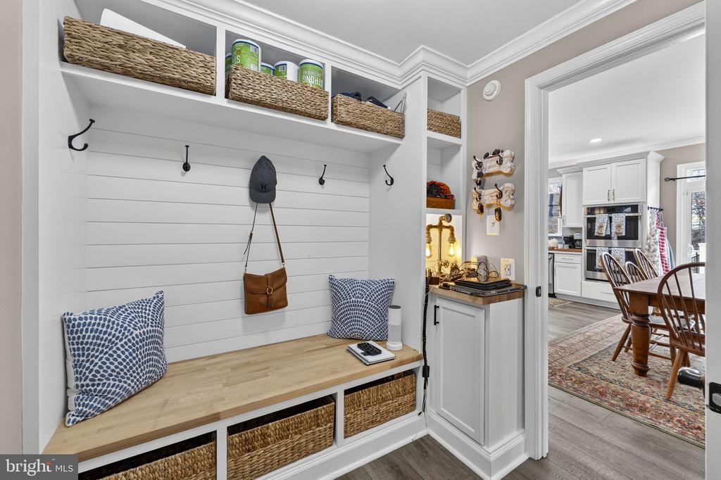 6165 MINT SPRINGS DR, WARRENTON, Virginia, 5 Bedrooms Bedrooms, ,4 BathroomsBathrooms,Residential,6165 MINT SPRINGS DR,VAFQ2021328 MLS # VAFQ2021328