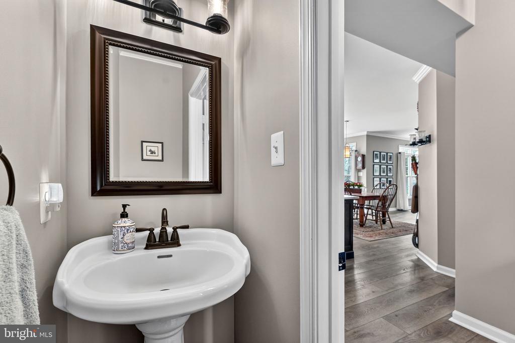 6165 MINT SPRINGS DR, WARRENTON, Virginia, 5 Bedrooms Bedrooms, ,4 BathroomsBathrooms,Residential,6165 MINT SPRINGS DR,VAFQ2021328 MLS # VAFQ2021328