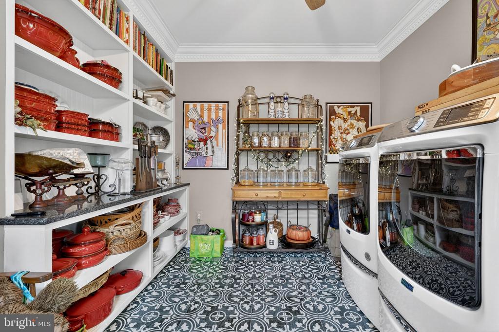 6165 MINT SPRINGS DR, WARRENTON, Virginia, 5 Bedrooms Bedrooms, ,4 BathroomsBathrooms,Residential,6165 MINT SPRINGS DR,VAFQ2021328 MLS # VAFQ2021328