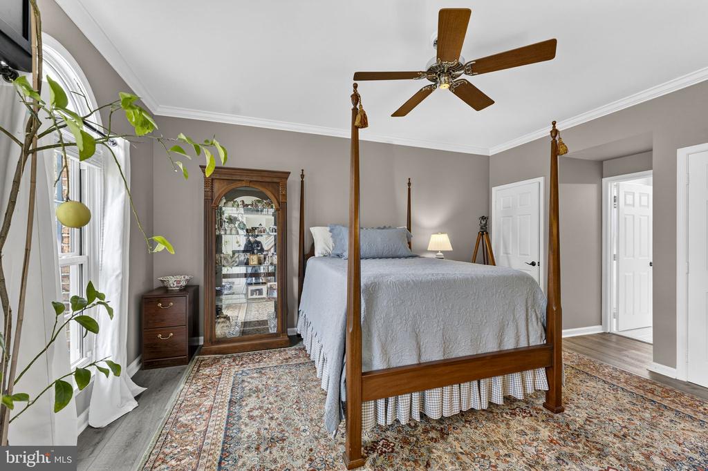 6165 MINT SPRINGS DR, WARRENTON, Virginia, 5 Bedrooms Bedrooms, ,4 BathroomsBathrooms,Residential,6165 MINT SPRINGS DR,VAFQ2021328 MLS # VAFQ2021328