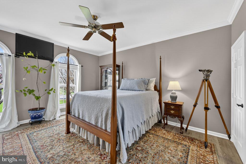 6165 MINT SPRINGS DR, WARRENTON, Virginia, 5 Bedrooms Bedrooms, ,4 BathroomsBathrooms,Residential,6165 MINT SPRINGS DR,VAFQ2021328 MLS # VAFQ2021328