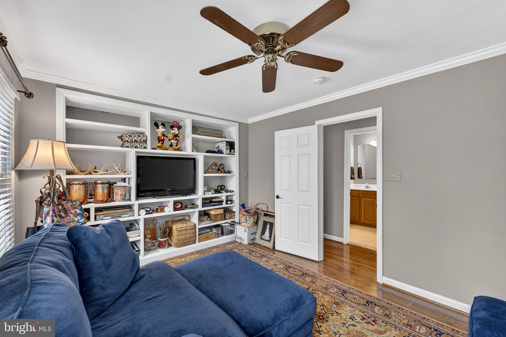 6165 MINT SPRINGS DR, WARRENTON, Virginia, 5 Bedrooms Bedrooms, ,4 BathroomsBathrooms,Residential,6165 MINT SPRINGS DR,VAFQ2021328 MLS # VAFQ2021328