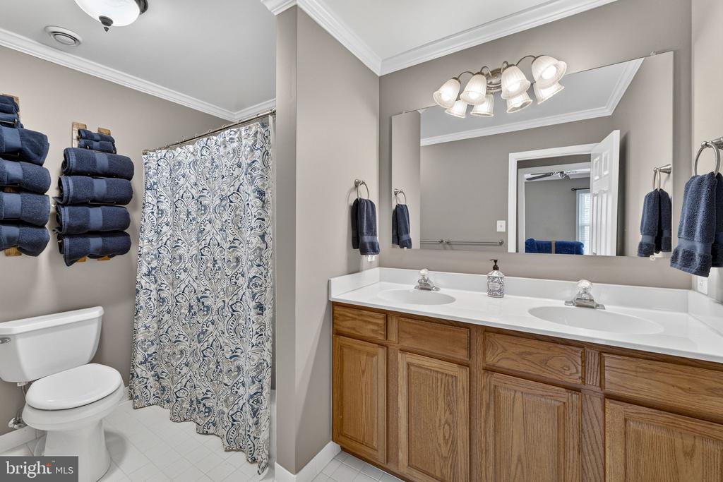 6165 MINT SPRINGS DR, WARRENTON, Virginia, 5 Bedrooms Bedrooms, ,4 BathroomsBathrooms,Residential,6165 MINT SPRINGS DR,VAFQ2021328 MLS # VAFQ2021328