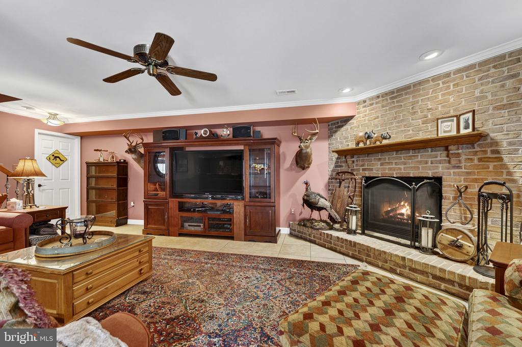 6165 MINT SPRINGS DR, WARRENTON, Virginia, 5 Bedrooms Bedrooms, ,4 BathroomsBathrooms,Residential,6165 MINT SPRINGS DR,VAFQ2021328 MLS # VAFQ2021328