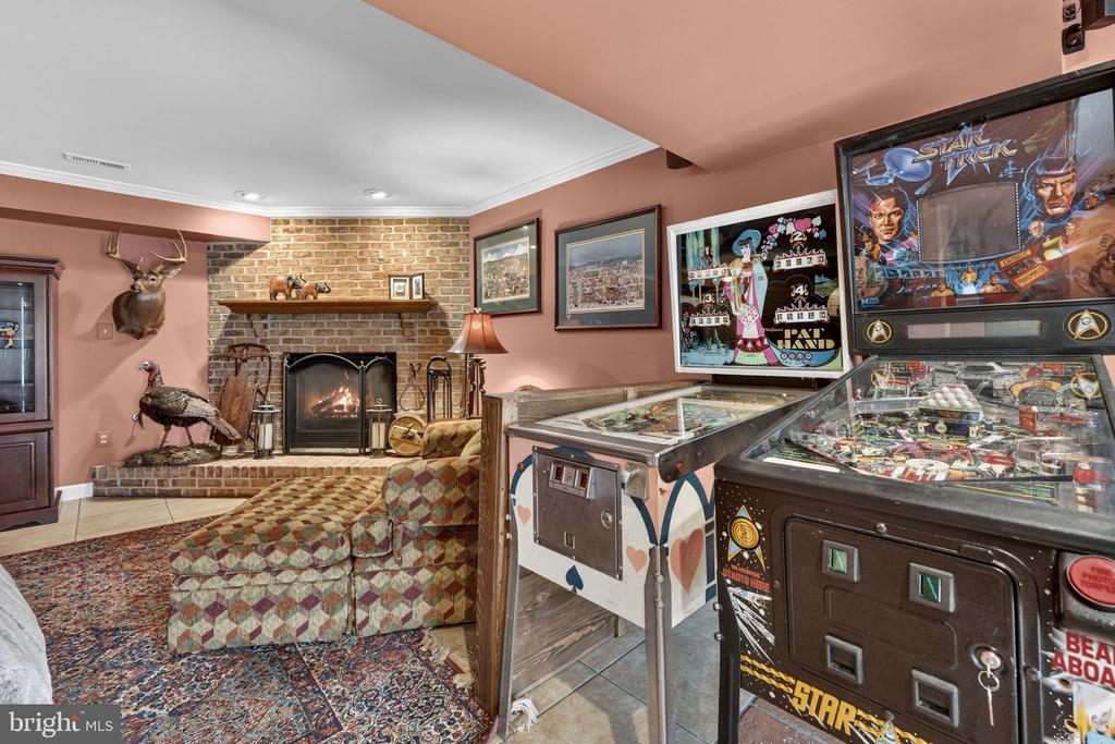 6165 MINT SPRINGS DR, WARRENTON, Virginia, 5 Bedrooms Bedrooms, ,4 BathroomsBathrooms,Residential,6165 MINT SPRINGS DR,VAFQ2021328 MLS # VAFQ2021328