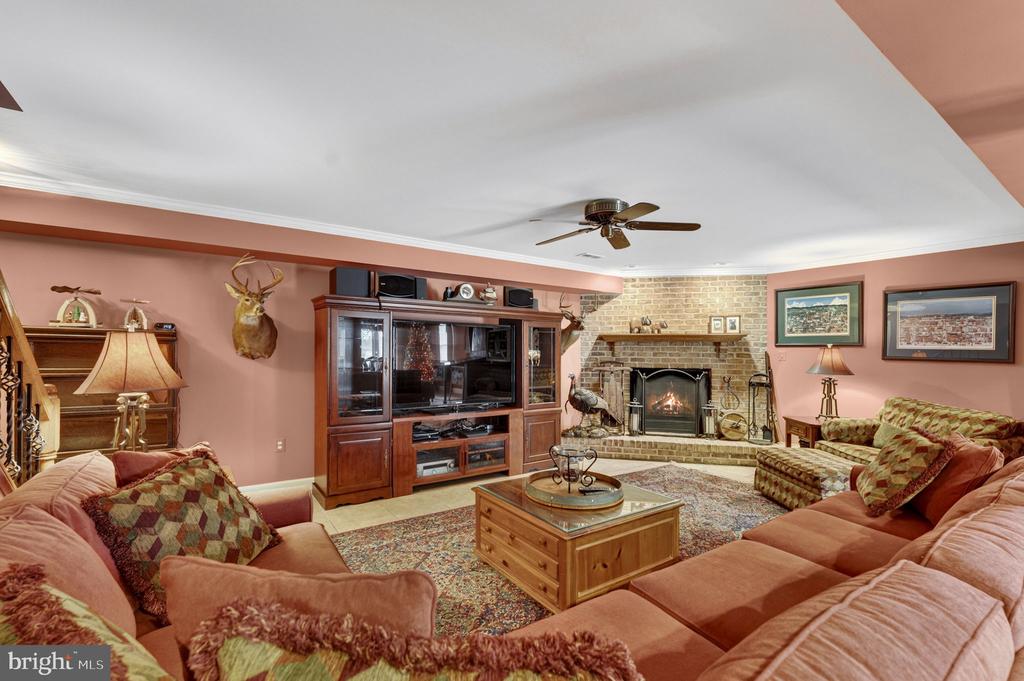 6165 MINT SPRINGS DR, WARRENTON, Virginia, 5 Bedrooms Bedrooms, ,4 BathroomsBathrooms,Residential,6165 MINT SPRINGS DR,VAFQ2021328 MLS # VAFQ2021328