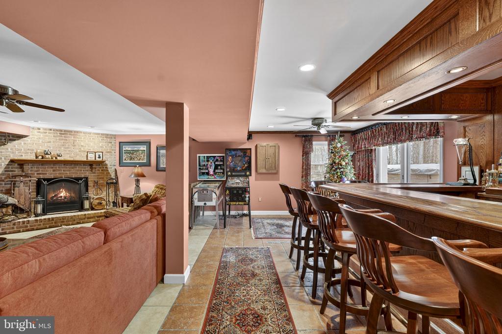 6165 MINT SPRINGS DR, WARRENTON, Virginia, 5 Bedrooms Bedrooms, ,4 BathroomsBathrooms,Residential,6165 MINT SPRINGS DR,VAFQ2021328 MLS # VAFQ2021328