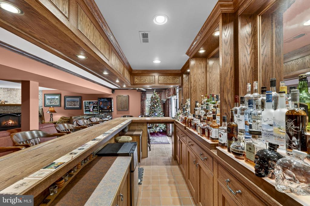 6165 MINT SPRINGS DR, WARRENTON, Virginia, 5 Bedrooms Bedrooms, ,4 BathroomsBathrooms,Residential,6165 MINT SPRINGS DR,VAFQ2021328 MLS # VAFQ2021328