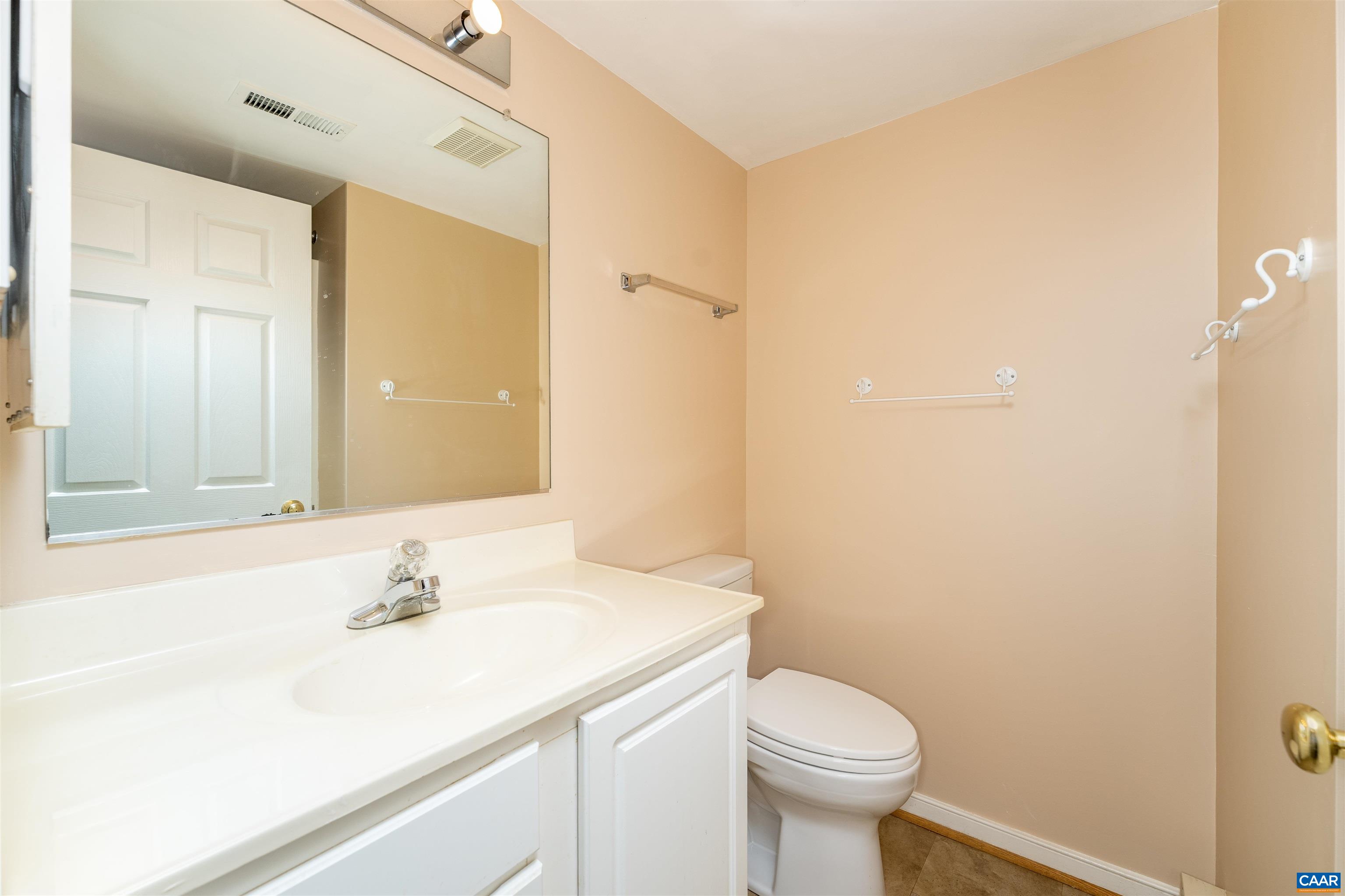 213 FOX HORN LN, CHARLOTTESVILLE, Virginia 22902, 4 Bedrooms Bedrooms, ,3 BathroomsBathrooms,Residential,213 FOX HORN LN,675796 MLS # 675796