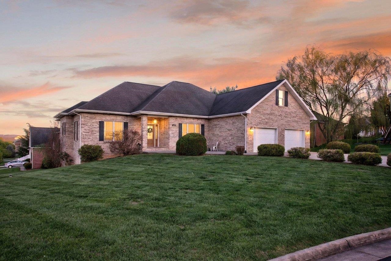 320 JOYCE DR, BRIDGEWATER, Virginia 22812, 3 Bedrooms Bedrooms, ,2 BathroomsBathrooms,Residential,Raish Estate,320 JOYCE DR,675902 MLS # 675902