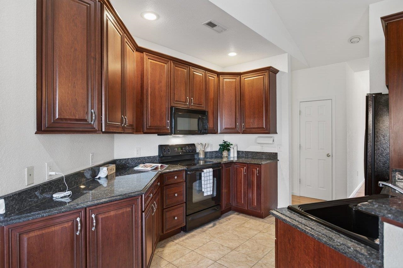 320 JOYCE DR, BRIDGEWATER, Virginia 22812, 3 Bedrooms Bedrooms, ,2 BathroomsBathrooms,Residential,Raish Estate,320 JOYCE DR,675902 MLS # 675902