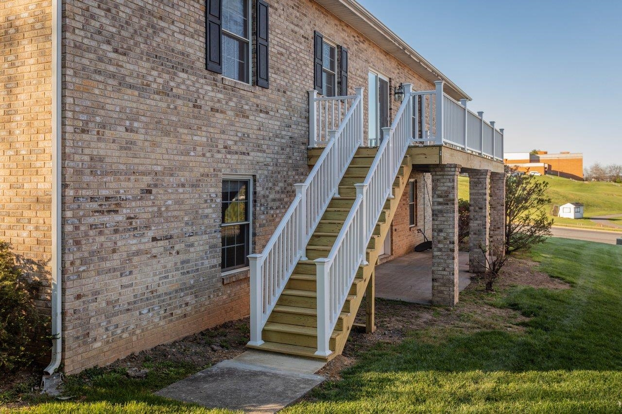 320 JOYCE DR, BRIDGEWATER, Virginia 22812, 3 Bedrooms Bedrooms, ,2 BathroomsBathrooms,Residential,Raish Estate,320 JOYCE DR,675902 MLS # 675902