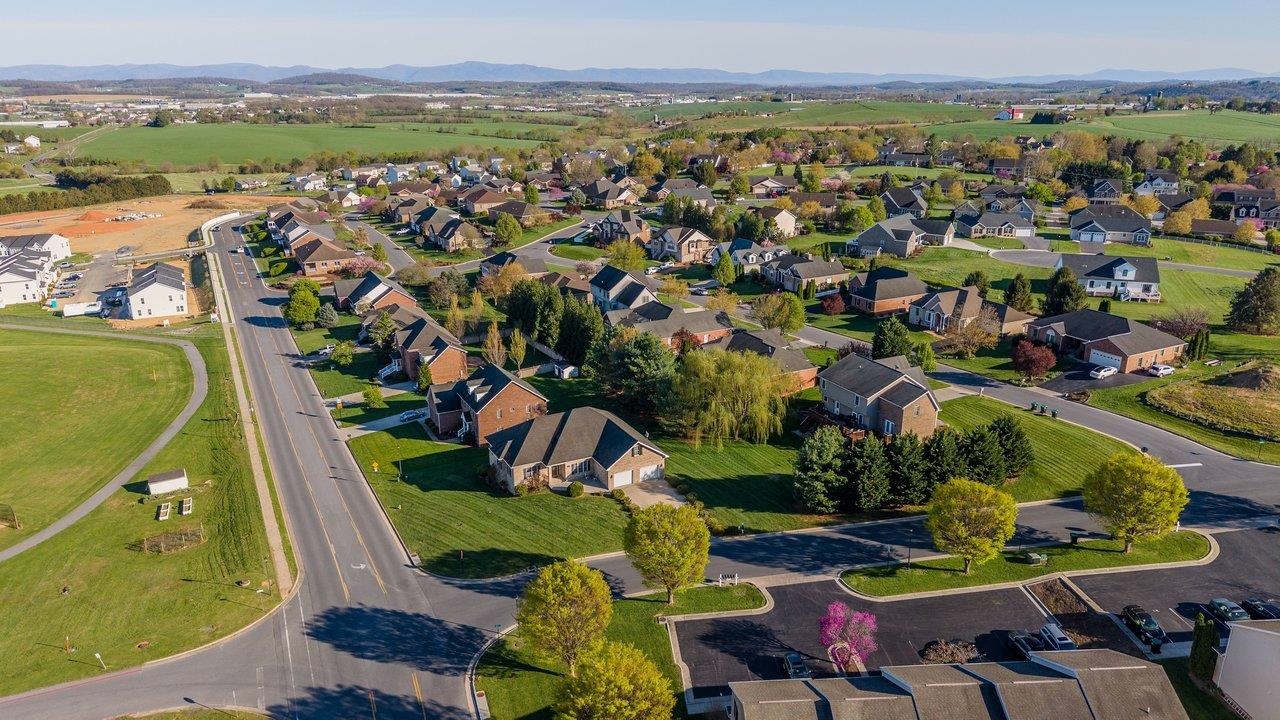 320 JOYCE DR, BRIDGEWATER, Virginia 22812, 3 Bedrooms Bedrooms, ,2 BathroomsBathrooms,Residential,Raish Estate,320 JOYCE DR,675902 MLS # 675902