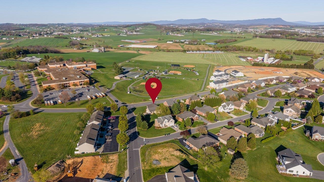 320 JOYCE DR, BRIDGEWATER, Virginia 22812, 3 Bedrooms Bedrooms, ,2 BathroomsBathrooms,Residential,Raish Estate,320 JOYCE DR,675902 MLS # 675902