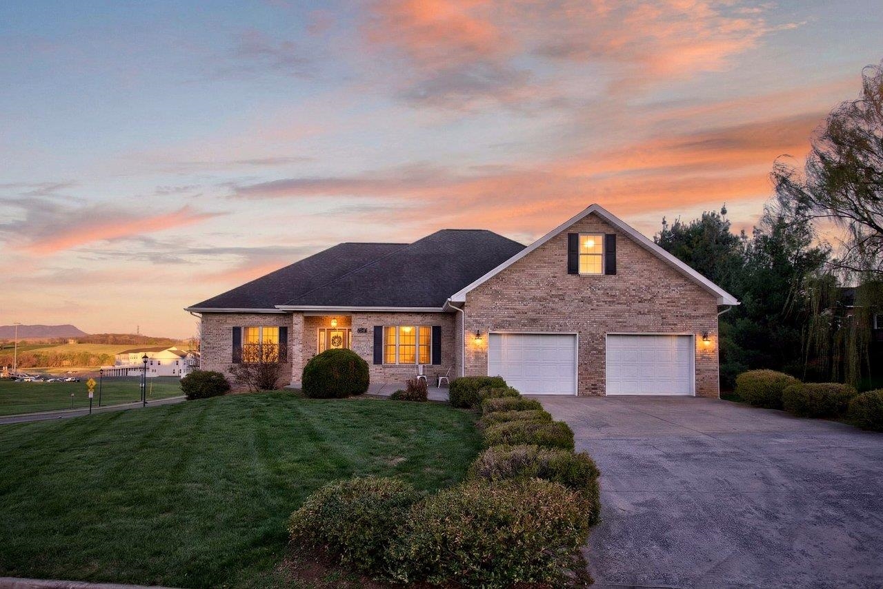 320 JOYCE DR, BRIDGEWATER, Virginia 22812, 3 Bedrooms Bedrooms, ,2 BathroomsBathrooms,Residential,Raish Estate,320 JOYCE DR,675902 MLS # 675902