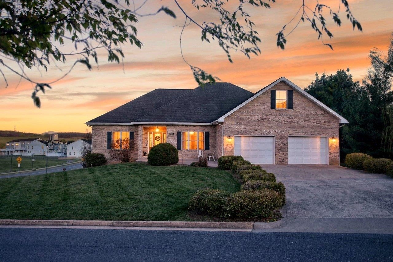 320 JOYCE DR, BRIDGEWATER, Virginia 22812, 3 Bedrooms Bedrooms, ,2 BathroomsBathrooms,Residential,Raish Estate,320 JOYCE DR,675902 MLS # 675902