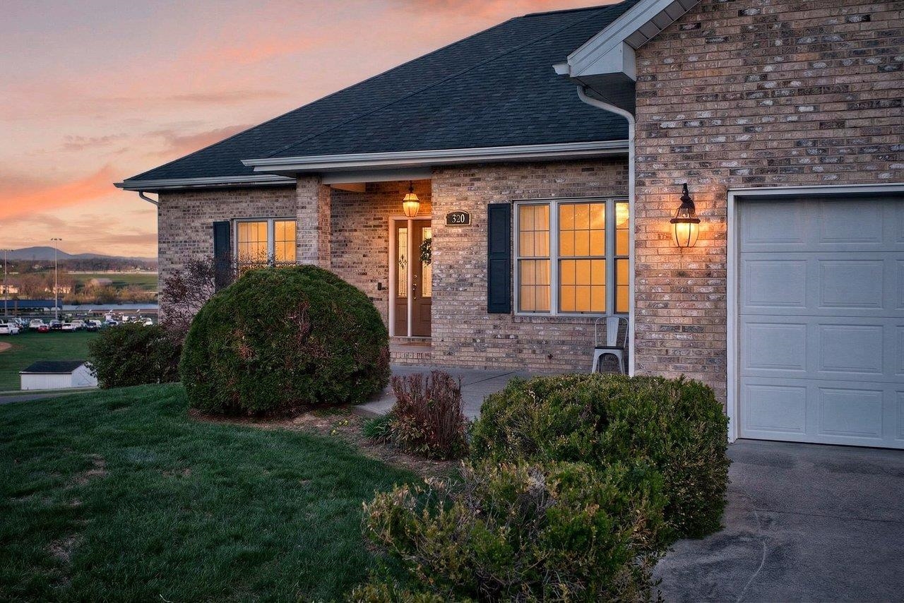 320 JOYCE DR, BRIDGEWATER, Virginia 22812, 3 Bedrooms Bedrooms, ,2 BathroomsBathrooms,Residential,Raish Estate,320 JOYCE DR,675902 MLS # 675902