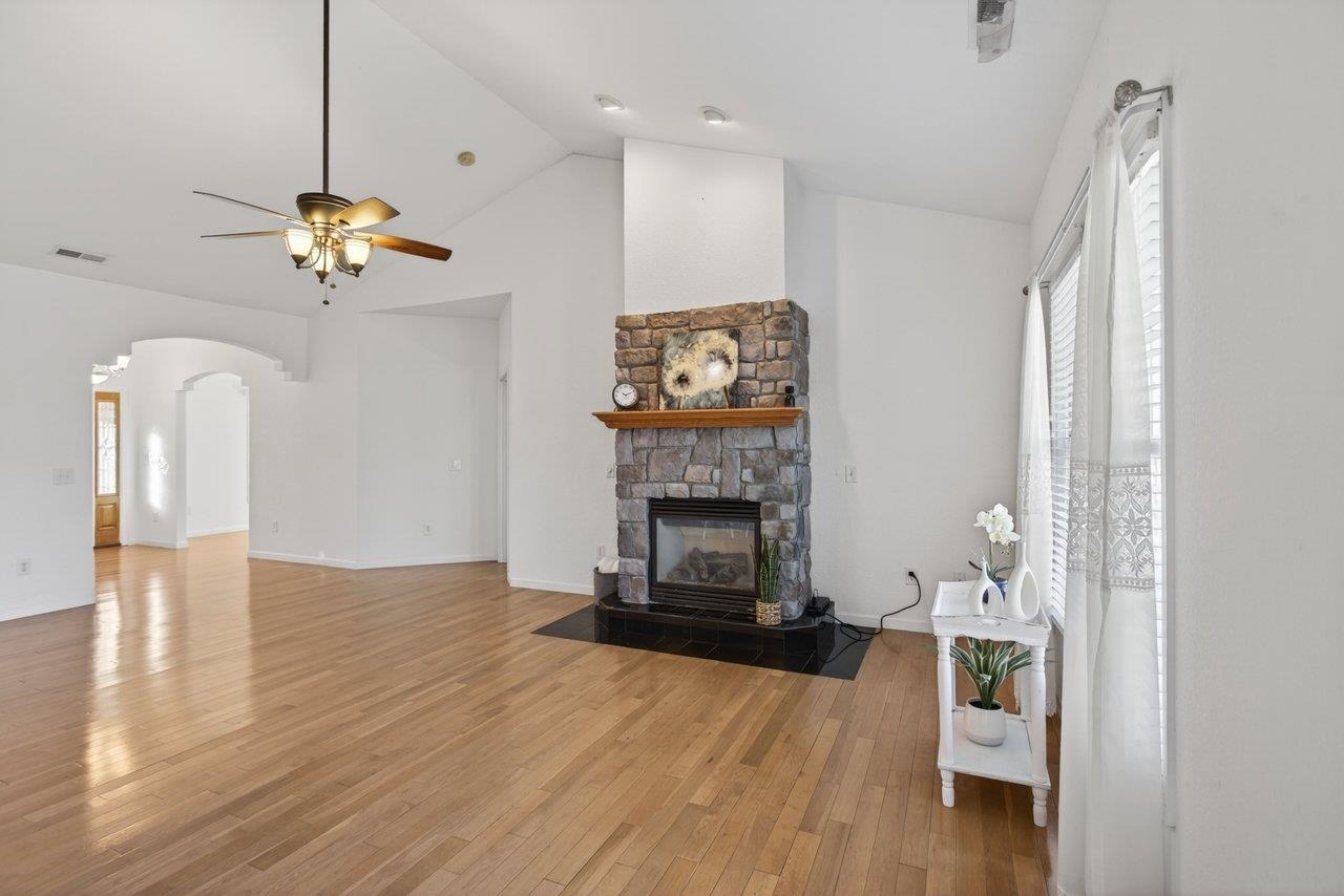 320 JOYCE DR, BRIDGEWATER, Virginia 22812, 3 Bedrooms Bedrooms, ,2 BathroomsBathrooms,Residential,Raish Estate,320 JOYCE DR,675902 MLS # 675902