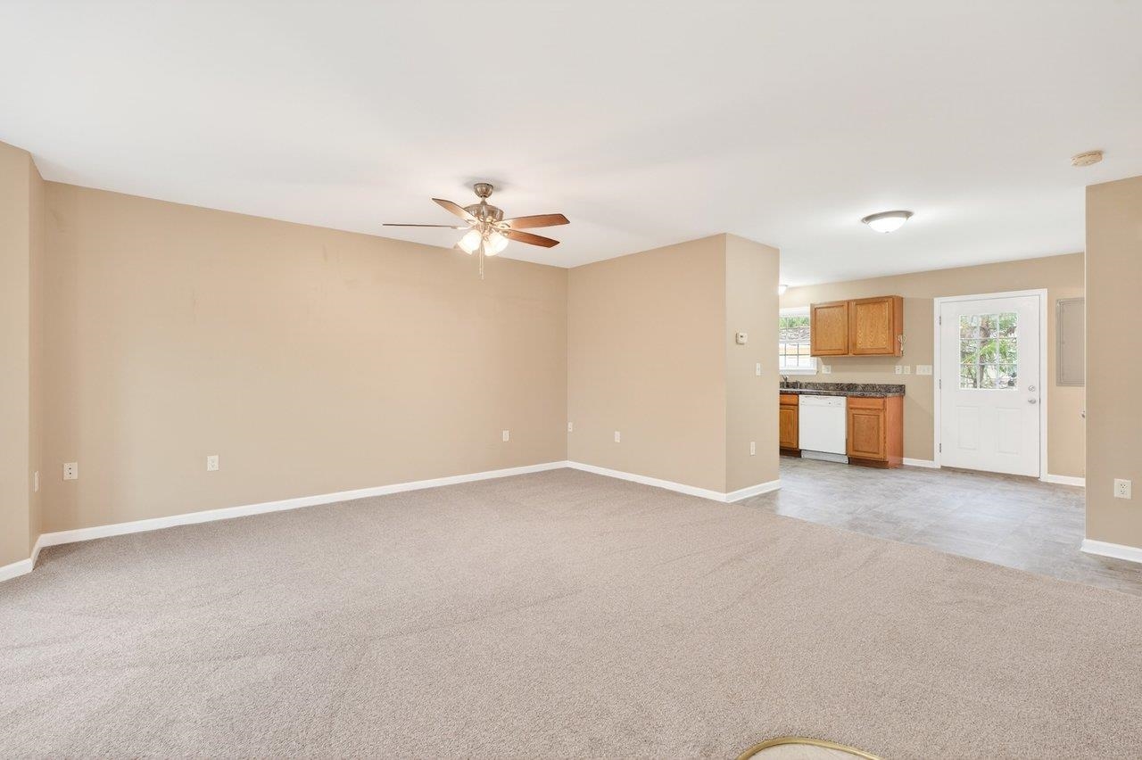 206 WILLOW OAKS DR, ELKTON, Virginia 22827, 3 Bedrooms Bedrooms, ,1 BathroomBathrooms,Residential,206 WILLOW OAKS DR,675905 MLS # 675905