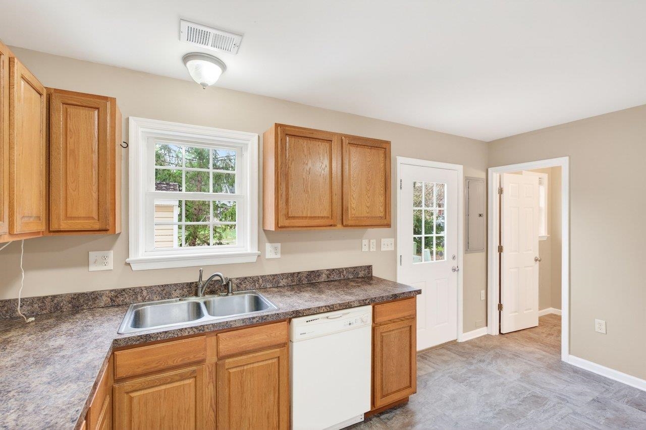 206 WILLOW OAKS DR, ELKTON, Virginia 22827, 3 Bedrooms Bedrooms, ,1 BathroomBathrooms,Residential,206 WILLOW OAKS DR,675905 MLS # 675905